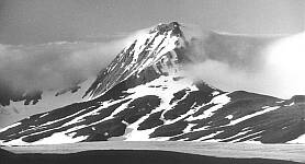 http://hornsund.igf.edu.pl/hornsund.old/foto/wienertinden-czb-m.jpg